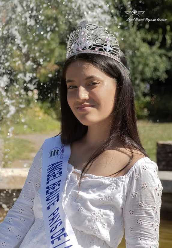 Louna Brossard devient Angel BeautĂ© Pays de la Loire 2025 et porte haut les couleurs de lâagriculture et dâun concours inclusif.
