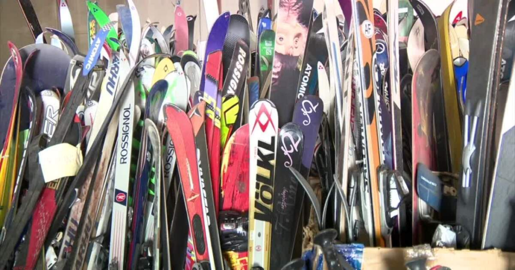 Recyclage des skis dans le Haut-Doubs : entre écologie montagne, économie circulaire et attachement local au ski, le “on sait jamais” résiste encore.