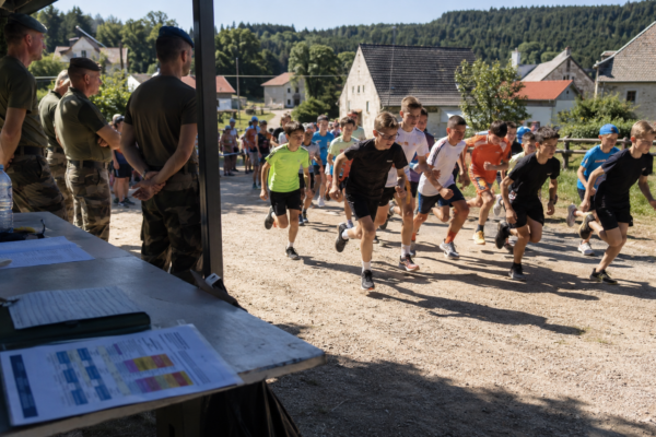 Canicule dans le Haut-Doubs : trail scolaire, consignes canicule et Légion étrangère se croisent dans une pédagogie très musclée.