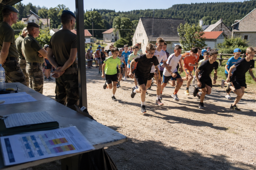 Illustration de l’article « 🥵 Canicule dans le Haut-Doubs : l’école du dépassement façon Légion étrangère » publiée sur L’Ouest Républicain.
