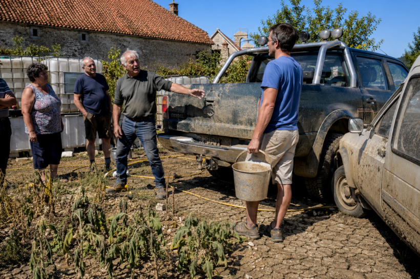 Sécheresse : dans le Haut-Doubs, l’interdiction de laver les voitures transforme les citernes privées en doctrine nationale.