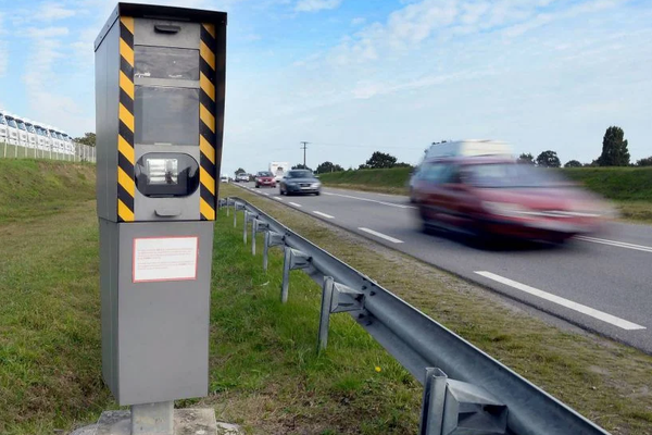 Le radar fixe d’Houtaud serait devenu moins rentable. Mais combien coûte réellement la prévention face à un accident grave ou à une vie perdue ?