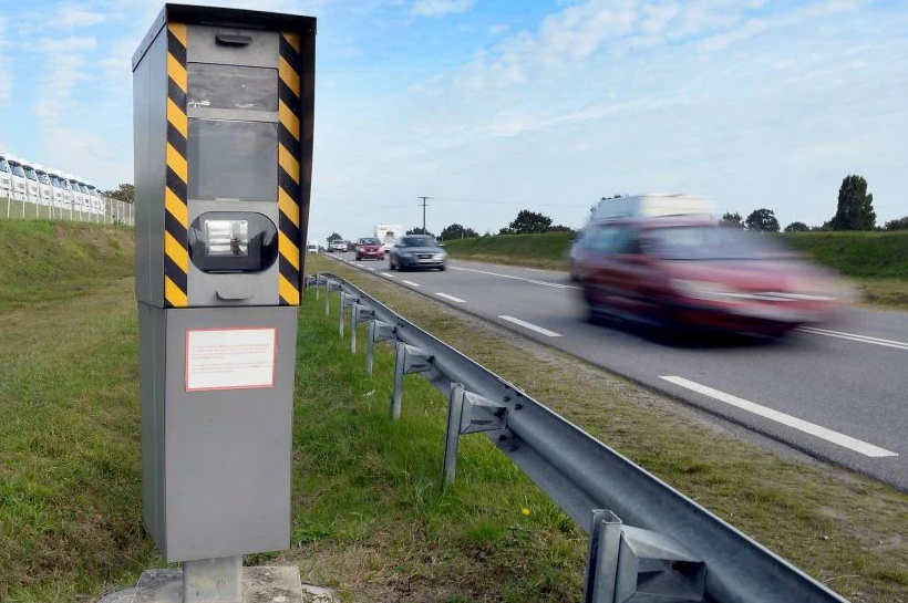 Le radar fixe d’Houtaud serait devenu moins rentable. Mais combien coûte réellement la prévention face à un accident grave ou à une vie perdue ?