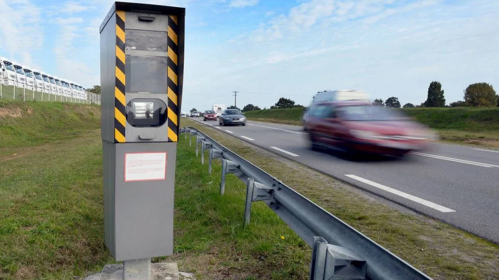 Le radar fixe dâHoutaud serait devenu moins rentable. Mais combien coĂ»te rĂ©ellement la prĂ©vention face Ă un accident grave ou Ă une vie perdue ?