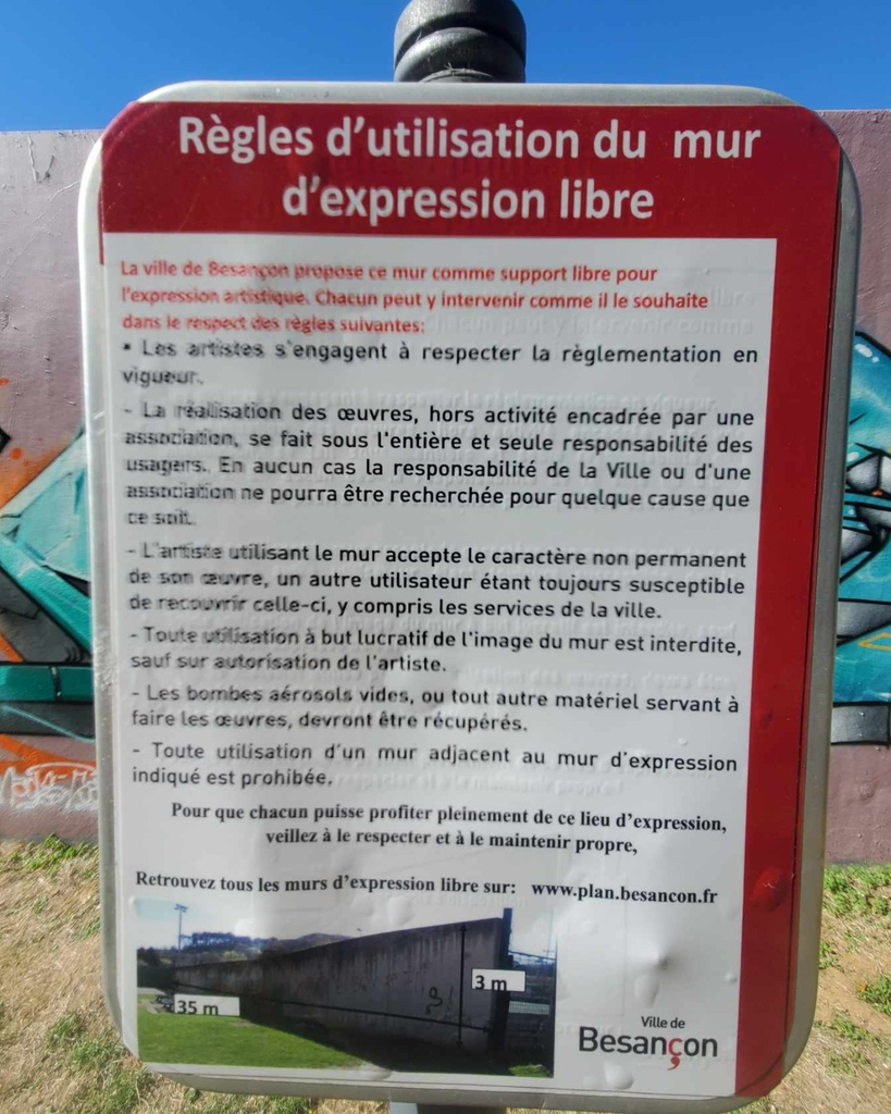 Mur d’expression libre à Besançon : après « La police tue » effacé par la Ville, Nacle revient avec « Où est Charlie ? ».