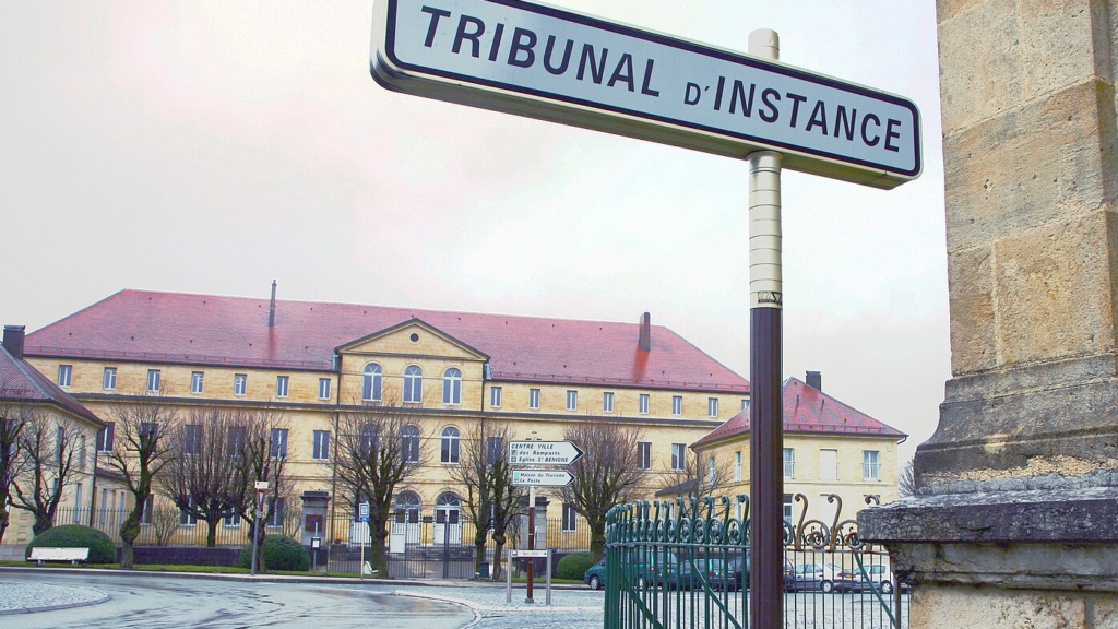 La mobilisation lycéenne à Pontarlier pourrait gagner les collèges. Philippe-Grenier prévient les familles après les tensions de la semaine dernière.