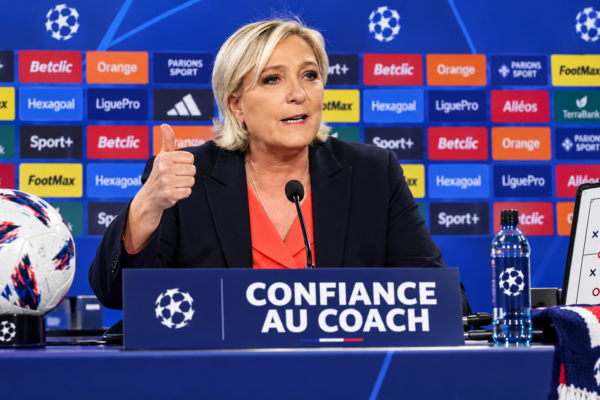 Marine Le Pen assure avoir « totalement confiance » en Bardella. En football, c’est rarement bon signe. Et après quinze ans de dédiabolisation ?